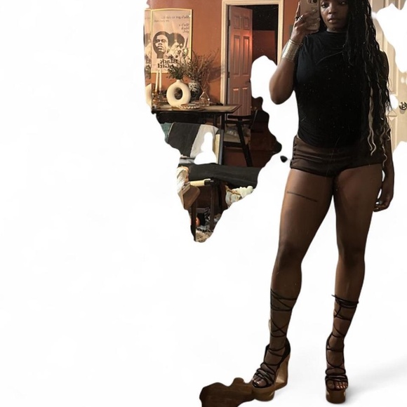 Brown suede Micro shorts - Picture 5 of 6